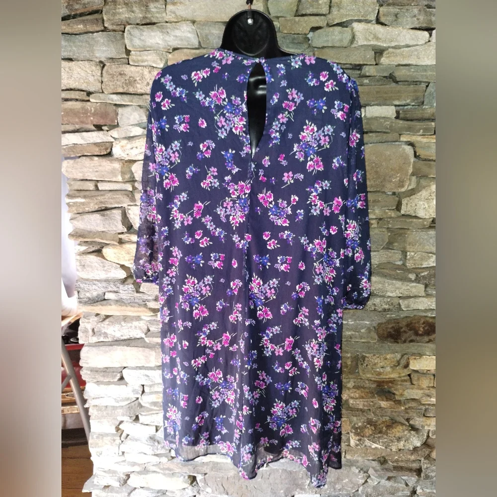 Calvin Klein NWT navy floral dress size 10, loose fit sheer sleeves